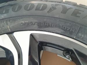 Goodyear téli 235/60 R18 107 H TL / Gyári alufelni 18x7