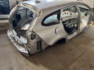 VOLVO V60 Volvo V60 / hátsó sárvédő