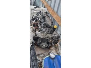 OPEL VIVARO - NISSAN PRIMASTAR - RENAULT TRAFIC / komplett és bontott motor motorblokk hengerfej