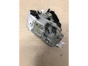 FORD MONDEO III. jobb első 2S4AA21812EB / ajtózár szerkezet