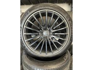Michelin Pilot Sport 4 SUV nyári 285/40 R22 110 Y TL 2021 / Gyári alufelni GLS Gle G 63 AMG X166 22x10,5